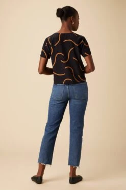 Suri Washable Silk Blouse - Waves Caramel 6 Suri Washable Silk Blouse - Waves Caramel -Drapsify Sales Store 13 10161 Suri Waves Caramel 3