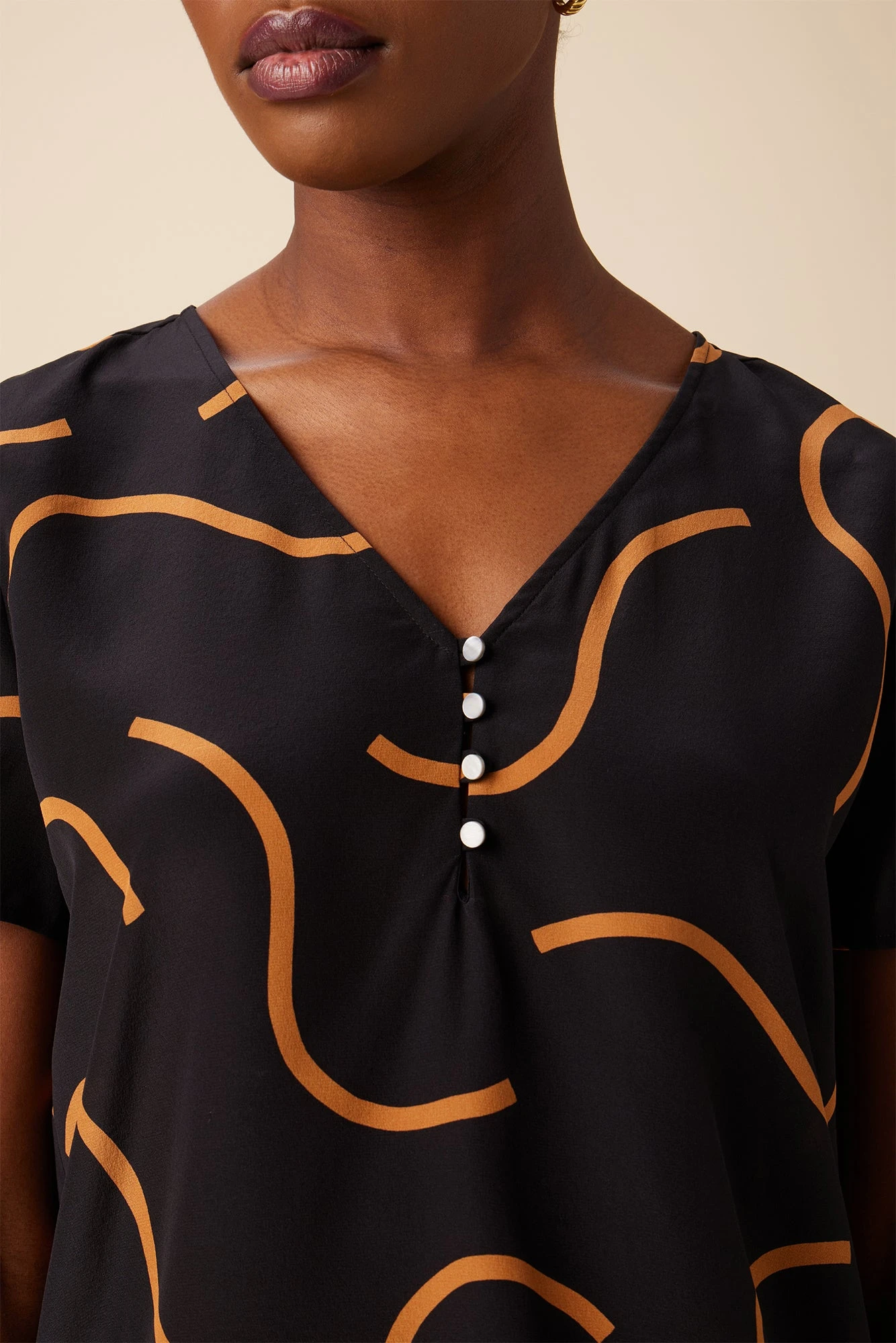 Suri Washable Silk Blouse - Waves Caramel 4 Suri Washable Silk Blouse - Waves Caramel - Image 4