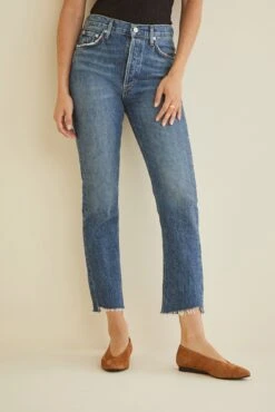 AGOLDE Riley Raw Hem Jean -Drapsify Sales Store AGOLDE Riley High Rise Straight Crop RAW Disguise 108 web